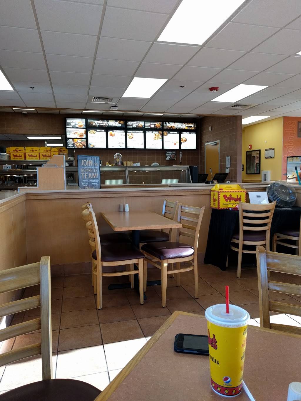 Bojangles Famous Chicken n Biscuits | restaurant | 4309 Veterans Memorial Pkwy, Tuscaloosa, AL 35404, USA | 2055532889 OR +1 205-553-2889