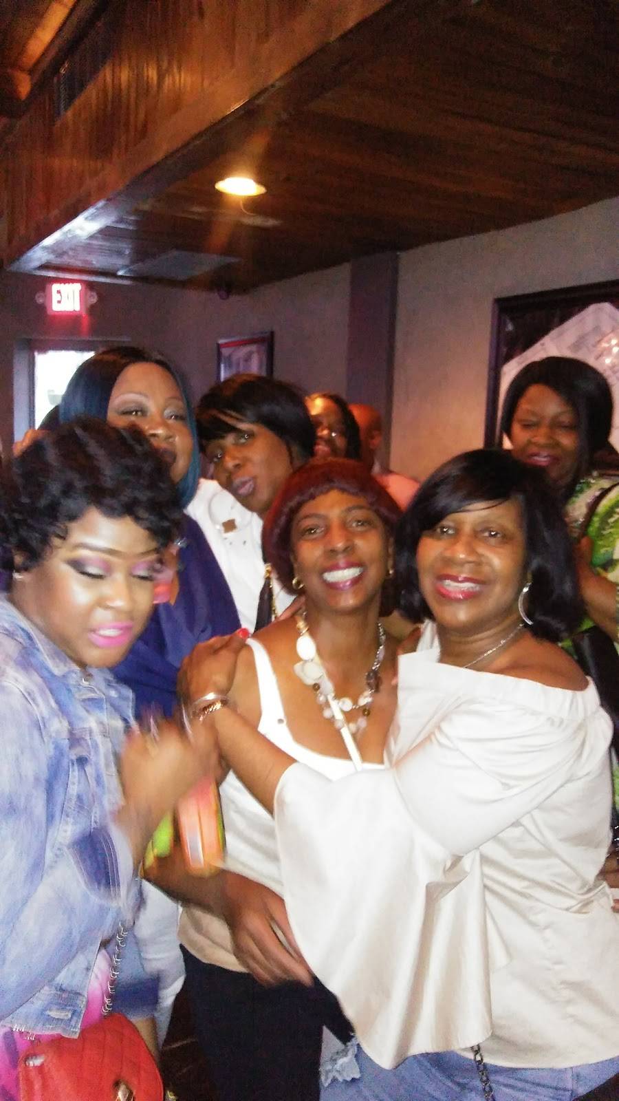 Politics Kitchen & Lounge | restaurant | 5120 Warrensville Center Rd, Maple Heights, OH 44137, USA | 2165107988 OR +1 216-510-7988