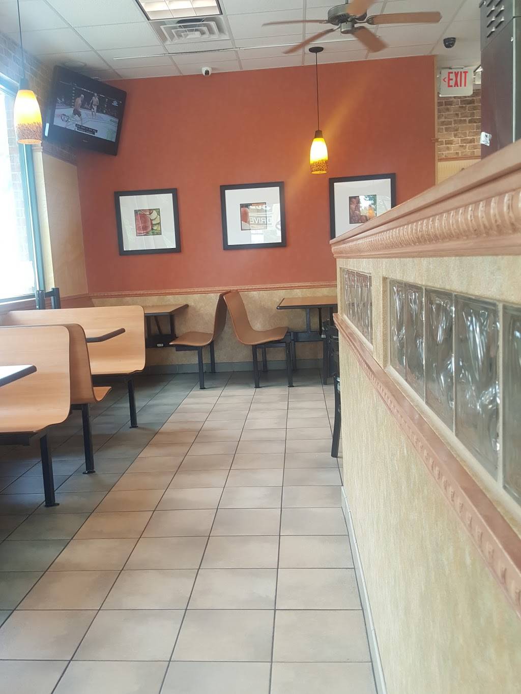 Subway | restaurant | 517 Dousman St, Green Bay, WI 54303, USA | 9204369744 OR +1 920-436-9744