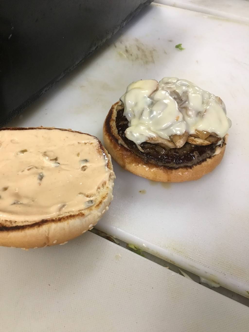 Kozys South Bay In & Out | restaurant | 3425 Shincke Rd NE, Olympia, WA 98506, USA | 3604558543 OR +1 360-455-8543