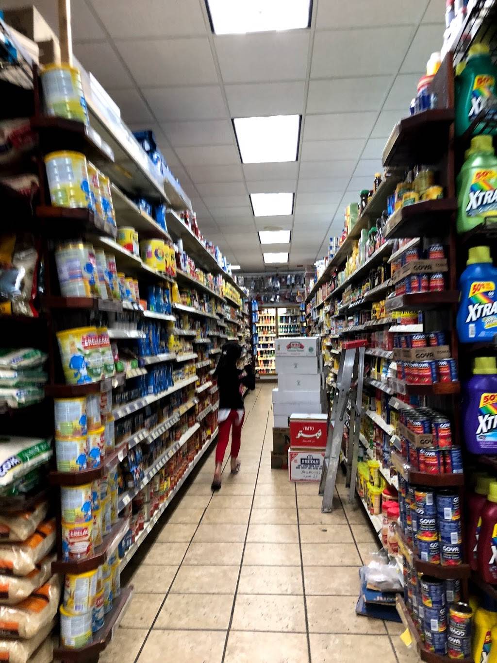 Uptown Shop & Save | cafe | 4605 N Sheridan Rd, Chicago, IL 60640, USA | 7733032020 OR +1 773-303-2020