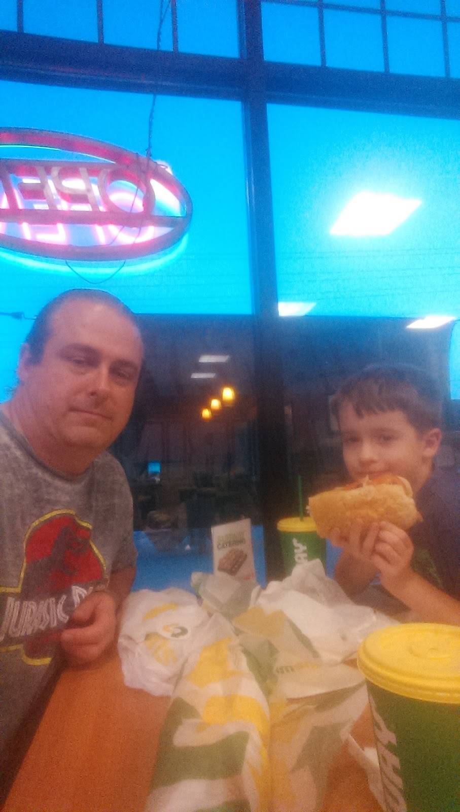 Subway Restaurants | restaurant | 1050 Midway Rd, Menasha, WI 54952, USA | 9207513999 OR +1 920-751-3999