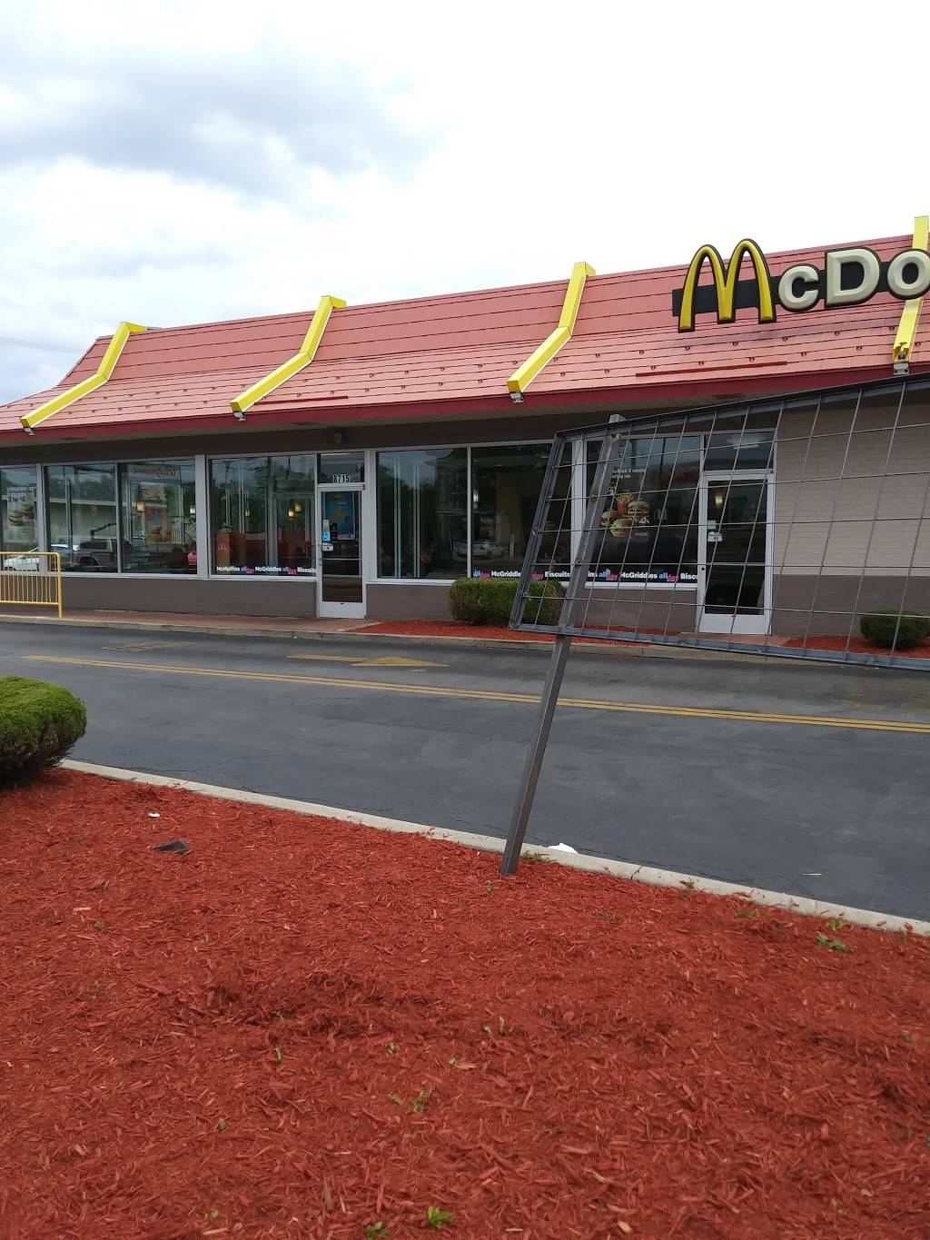 McDonalds | cafe | 8715 S Kedzie Ave, Evergreen Park, IL 60805, USA | 7084247824 OR +1 708-424-7824