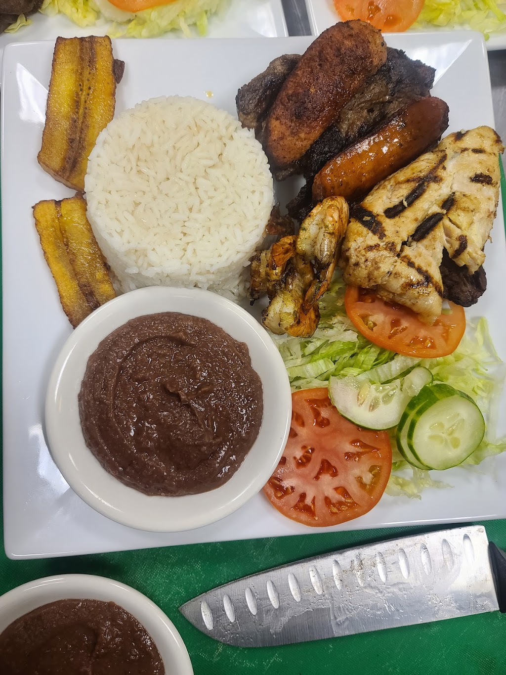 El Divino Salvador Restaurante | restaurant | El Divino Salvador Restaurante, 1001 E Main St, Bridgeport, CT 06608, USA | 2033450094 OR +1 203-345-0094