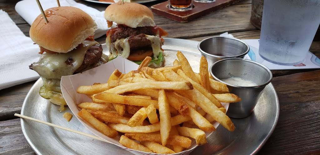 Slider Inn | restaurant | 2117 Peabody Ave, Memphis, TN 38104, USA | 9017251155 OR +1 901-725-1155