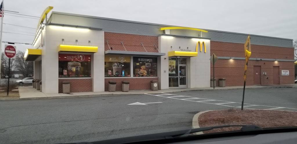 McDonalds | cafe | 803 Rogers St, Lowell, MA 01852, USA | 9784529258 OR +1 978-452-9258