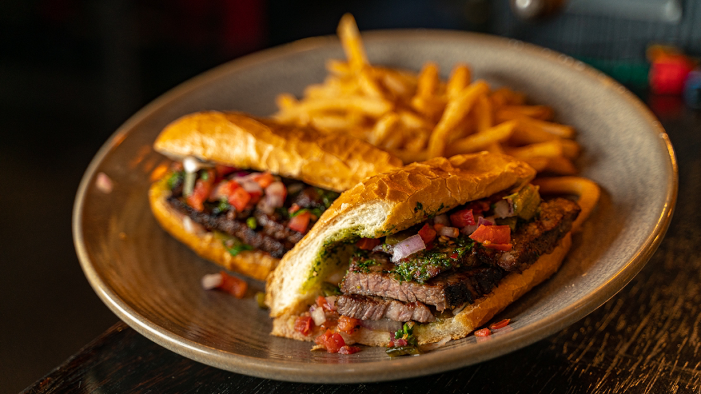 Martinos | restaurant | 7314 Greenwood Ave N, Seattle, WA 98103, USA | 2064665911 OR +1 206-466-5911