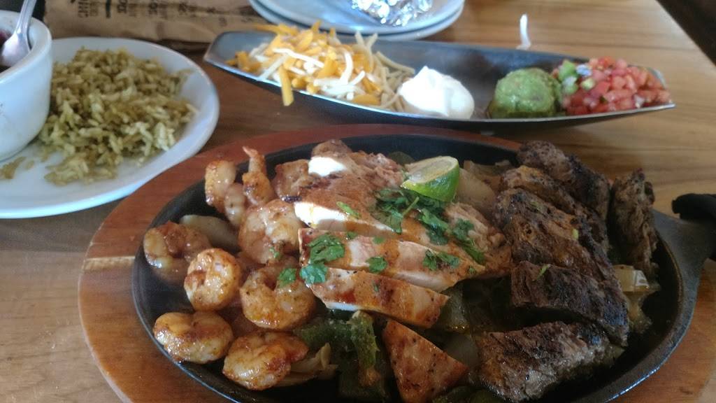 Chilis Grill & Bar | meal takeaway | 463725 FL-200, Yulee, FL 32097, USA | 9042258666 OR +1 904-225-8666