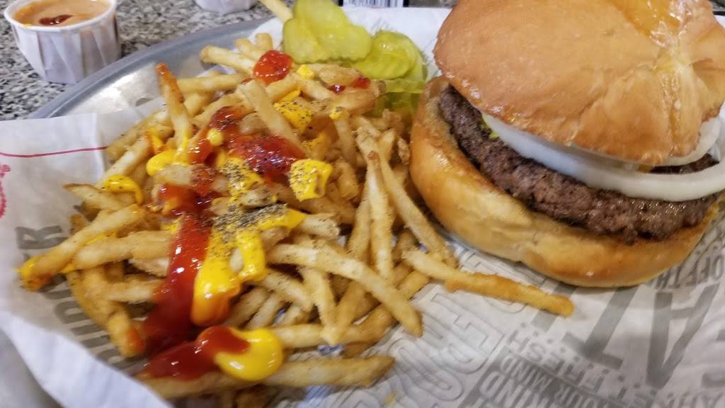 Fuddruckers | restaurant | 6100 Wade Hampton Blvd, Taylors, SC 29687, USA | 8648775554 OR +1 864-877-5554