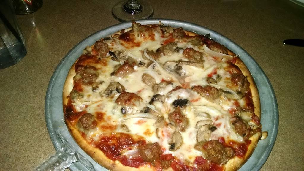 Ricardos Pizza | restaurant | 1812, 5627 Broad St, Greendale, WI 53129, USA | 4144211980 OR +1 414-421-1980