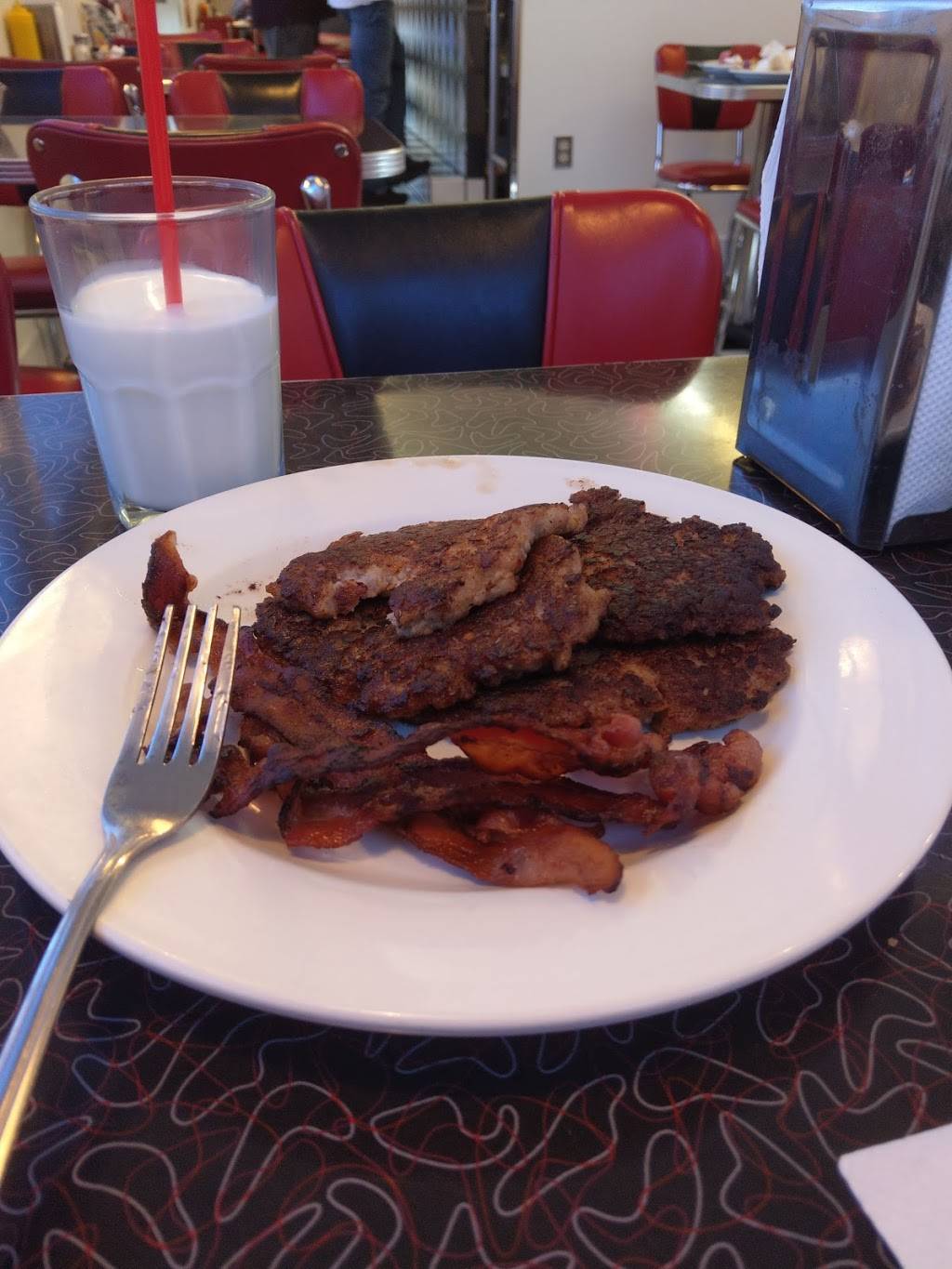 Starliner Diner | restaurant | 5111 W Maryland Ave, Glendale, AZ 85301, USA | 6238428848 OR +1 623-842-8848