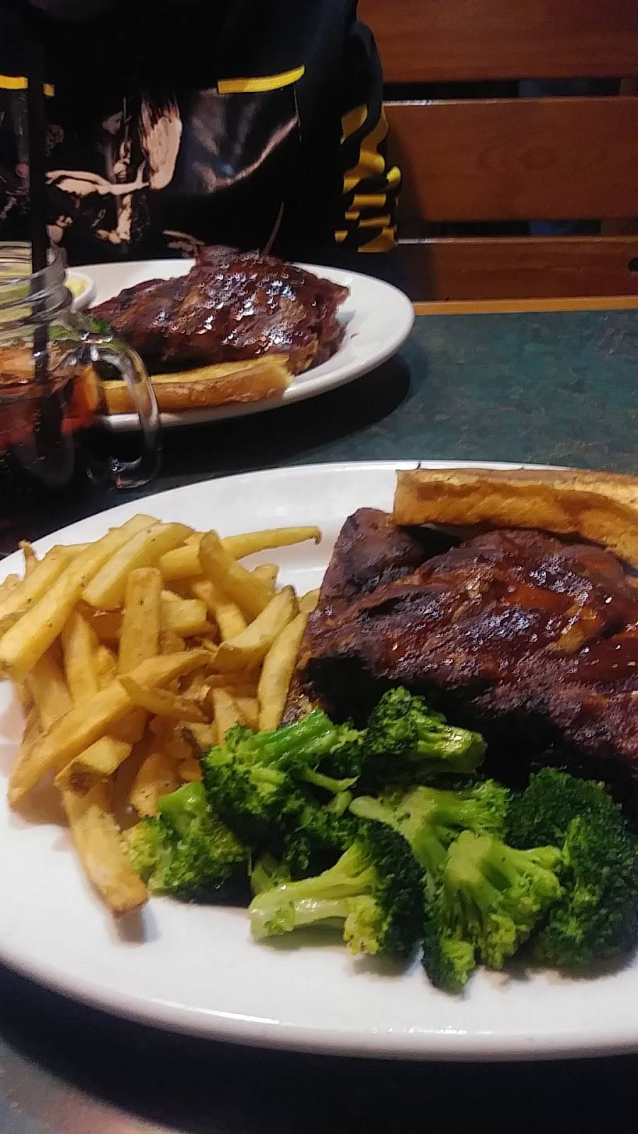 Smokey Bones Bar & Fire Grill | meal takeaway | 3939 Morse Crossing, Columbus, OH 43219, USA | 6144762668 OR +1 614-476-2668