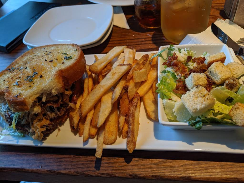 State & Main Kitchen & Bar | restaurant | 301 Hays Blvd, Oakville, ON L6H 6Z3, Canada | 2898131772 OR +1 289-813-1772