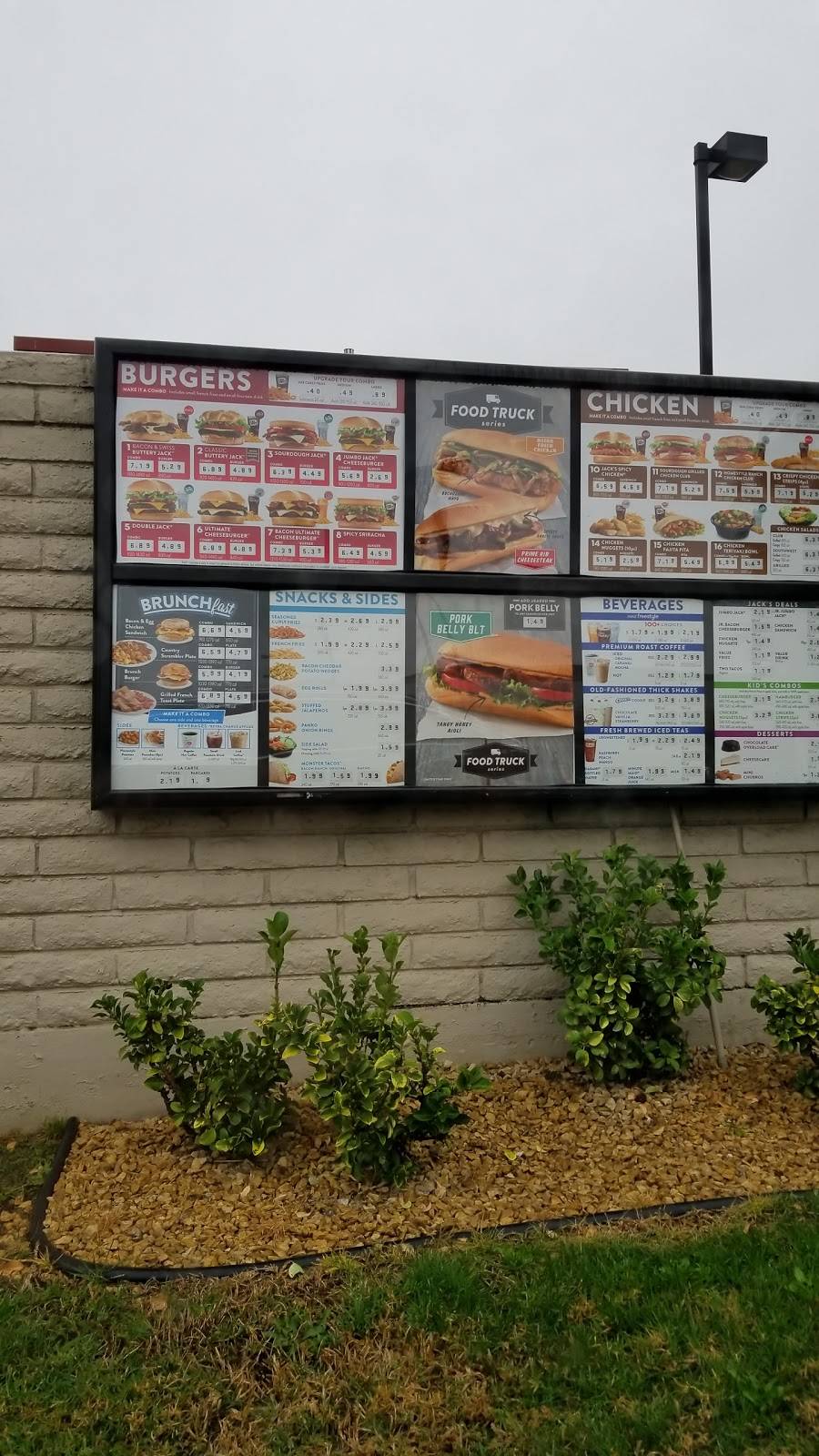 Jack in the Box | restaurant | 1501 W 6th St, Corona, CA 92882, USA | 9517340354 OR +1 951-734-0354