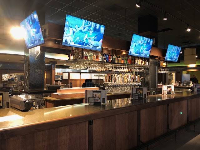 Bar Louie - The Avenue at White Marsh | night club | 8133-C, Honeygo Blvd, Baltimore, MD 21236, USA | 4108447512 OR +1 410-844-7512