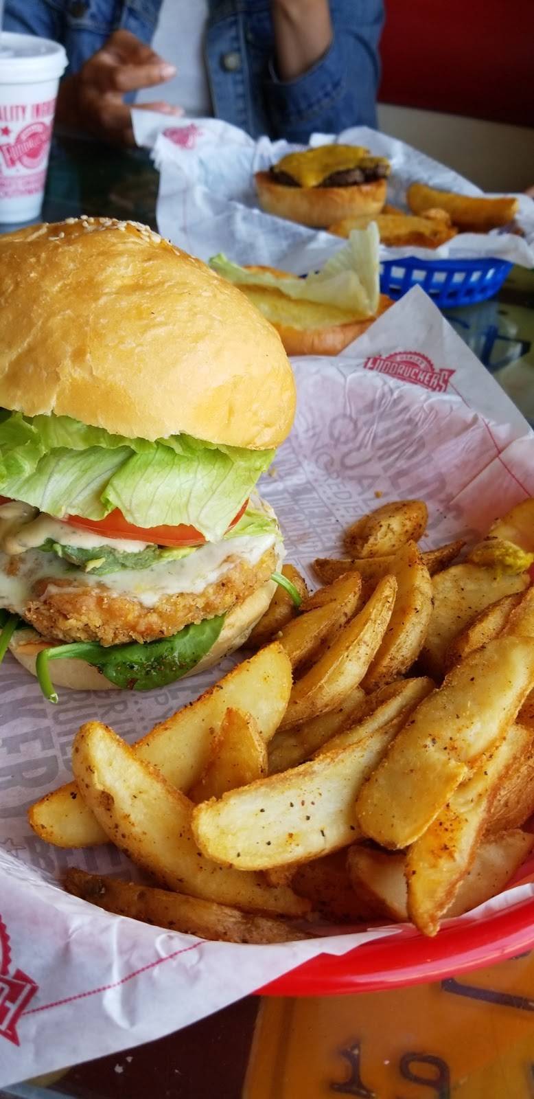 Fuddruckers | restaurant | 1732 S Loop 288 #130, Denton, TX 76205, USA | 9402431300 OR +1 940-243-1300