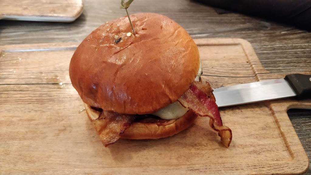 Flamme Burger Keystone | restaurant | 8487 Union Chapel Rd, Indianapolis, IN 46240, USA | 3174361929 OR +1 317-436-1929