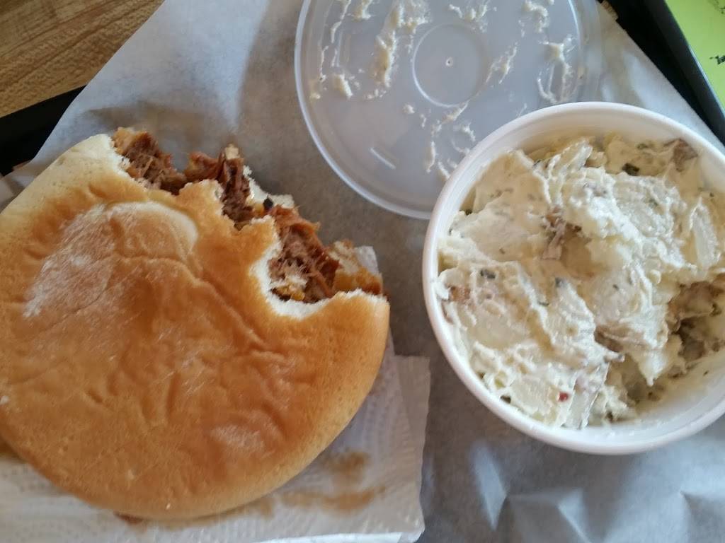 Mikeys Smoked Meats & Deli | restaurant | 20899 AR-5, Mountain View, AR 72560, USA | 8702692666 OR +1 870-269-2666