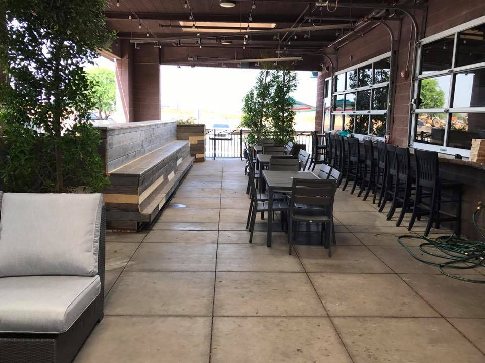 Backyards | restaurant | 9261 East Vía de Ventura, Scottsdale, AZ 85258, USA | 4807453030 OR +1 480-745-3030