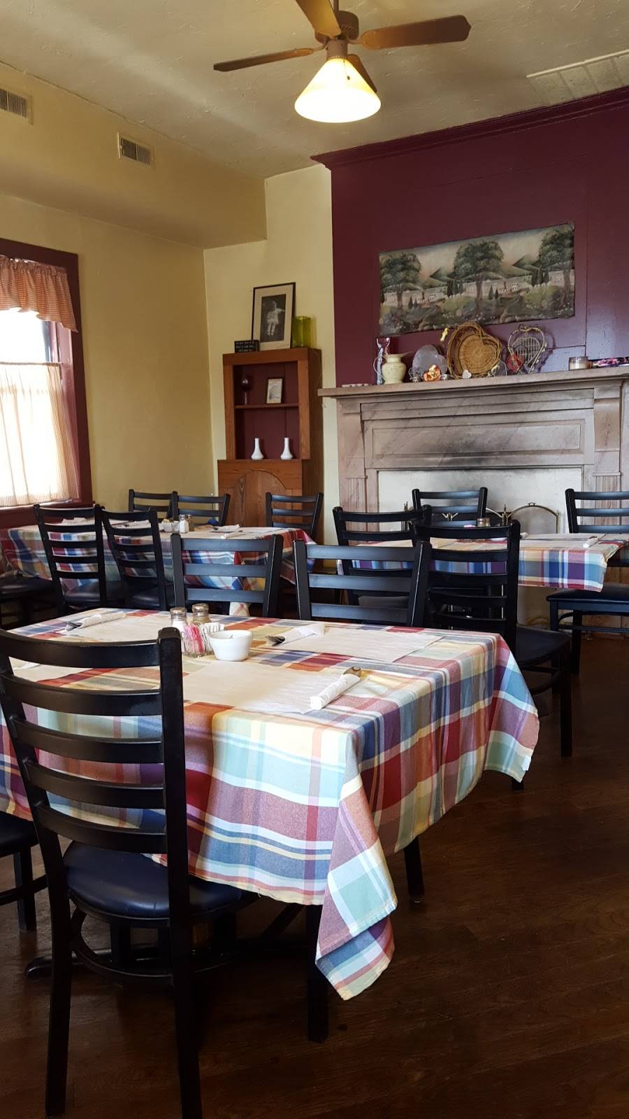 Cohearts Riverhouse | restaurant | 18 N Front St, Ripley, OH 45167, USA | 9373924819 OR +1 937-392-4819