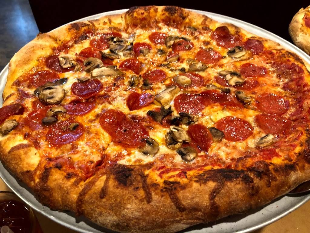 Iannuccis Pizzeria & Italian Restaurant | restaurant | 1508 Asheville Hwy, Hendersonville, NC 28791, USA | 8286934300 OR +1 828-693-4300