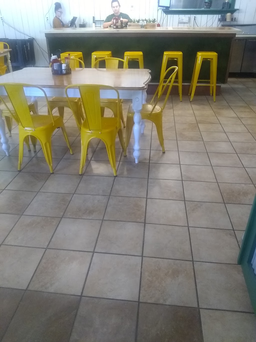 Perrys Family Diner | restaurant | 30432 Broad St, Bruceton, TN 38317, USA | 7312520071 OR +1 731-252-0071