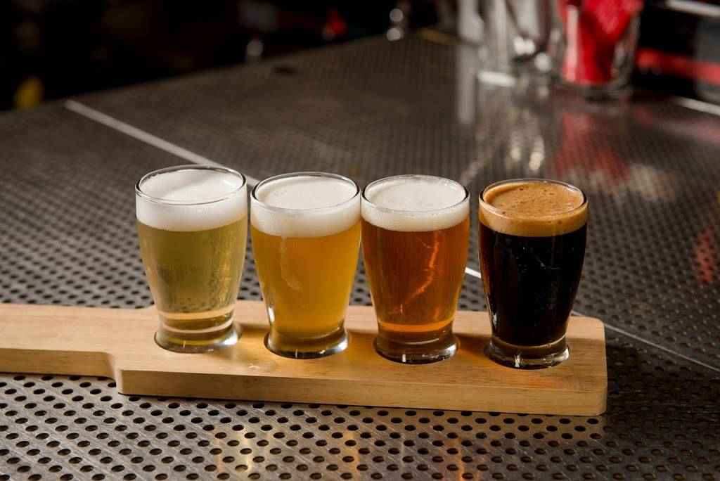 Emils Tavern on Center | restaurant | 161 Center St, Grayslake, IL 60030, USA | 8475438879 OR +1 847-543-8879