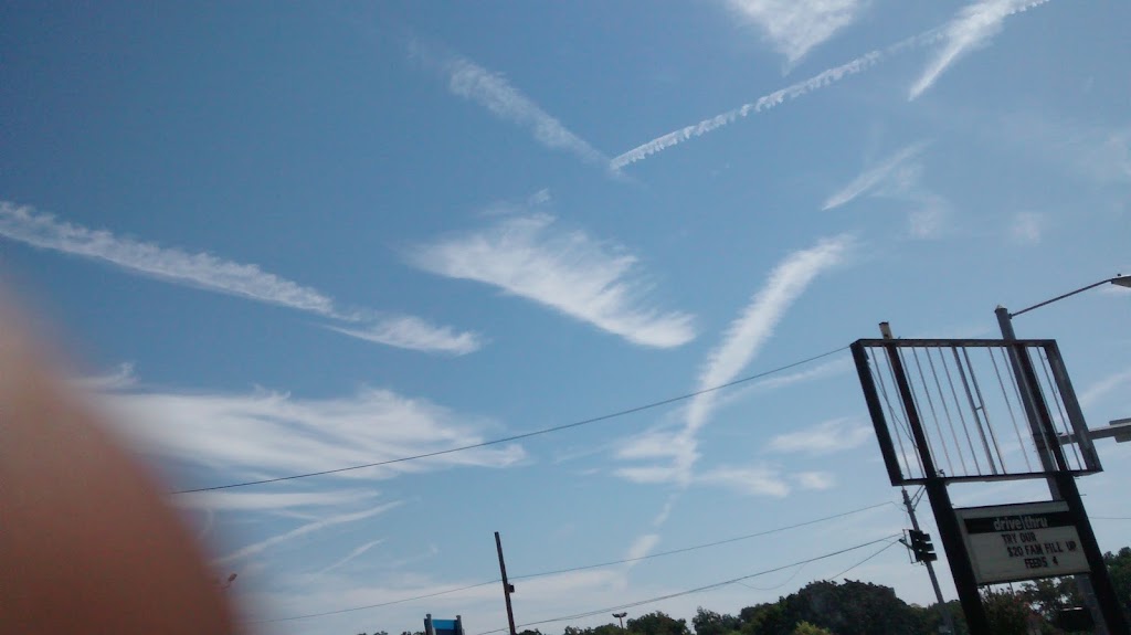 Sharks Fish & Chicken Roosevelt | restaurant | 500 W Roosevelt Rd, Little Rock, AR 72206, USA | 5013721311 OR +1 501-372-1311