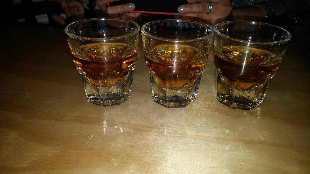 Azars Sports Bar | restaurant | 2215 Michael Dr, Newbury Park, CA 91320, USA | 8054982365 OR +1 805-498-2365