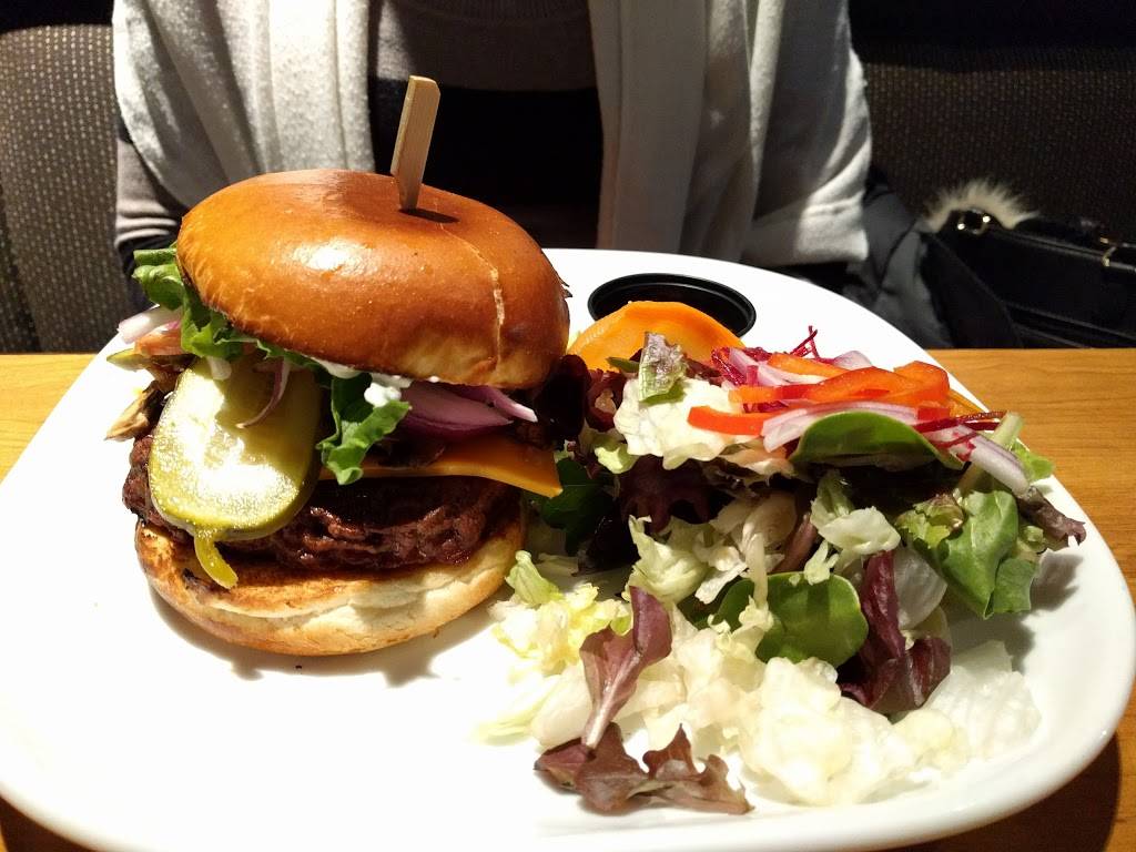 Boston Pizza | restaurant | 180 Rimrock Rd, Toronto, ON M3J 3A6, Canada | 4166366275 OR +1 416-636-6275