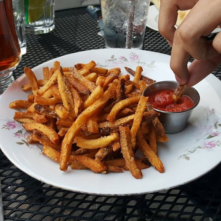 Gainsbourg | night club | 8550 Greenwood Ave N, Seattle, WA 98103, USA | 2067834004 OR +1 206-783-4004