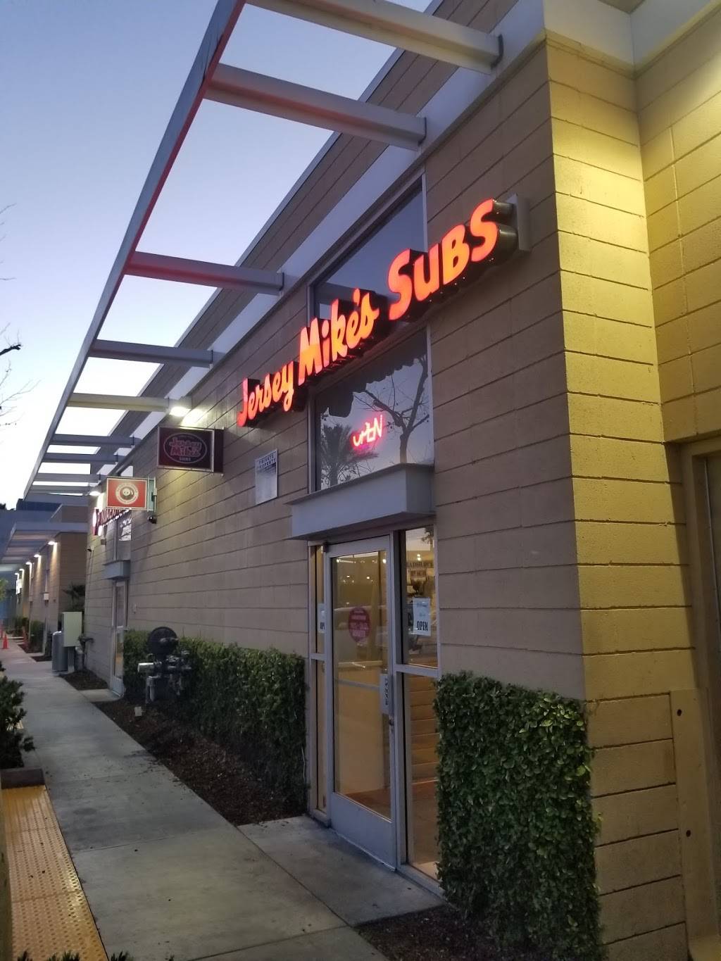 Jersey Mikes Subs | meal takeaway | 4700 Pico Blvd d, Los Angeles, CA 90019, USA | 3239321066 OR +1 323-932-1066