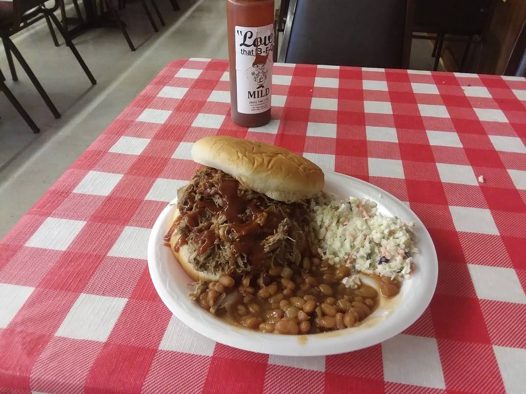 Love That BBQ | restaurant | 1901 Maryville Pike, Knoxville, TN 37920, USA | 8657481741 OR +1 865-748-1741