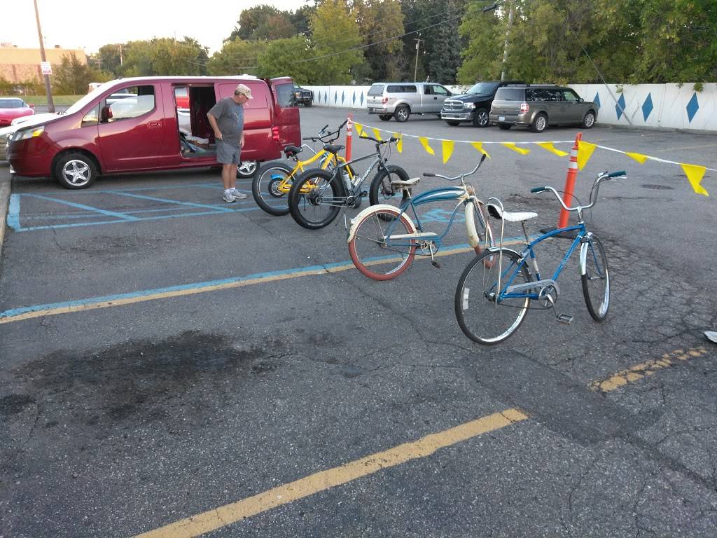 LUMBERYARD GRUB AND PUB | restaurant | 26700 Schoenherr Rd, Warren, MI 48089, USA | 5867767775 OR +1 586-776-7775