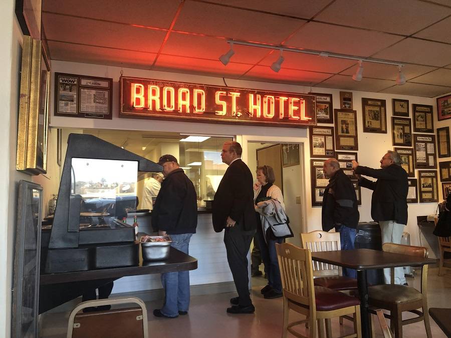 Dannys BBQ Stand | restaurant | 1019 Quarrier St, Charleston, WV 25301, USA | 3042054083 OR +1 304-205-4083