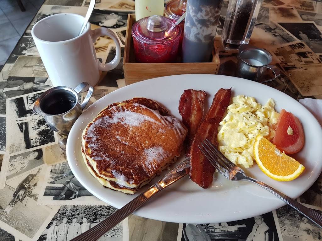 Americana Restaurant | meal takeaway | 219 Broadway E, Seattle, WA 98102, USA | 2063246112 OR +1 206-324-6112