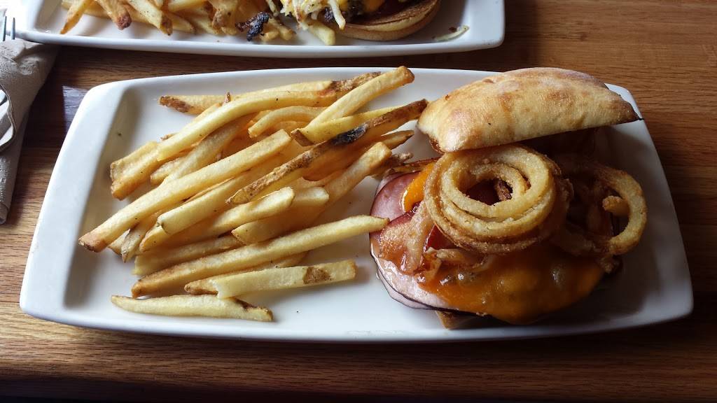 Applebees Grill + Bar | restaurant | 3881 W US-10, Ludington, MI 49431, USA | 2318450611 OR +1 231-845-0611