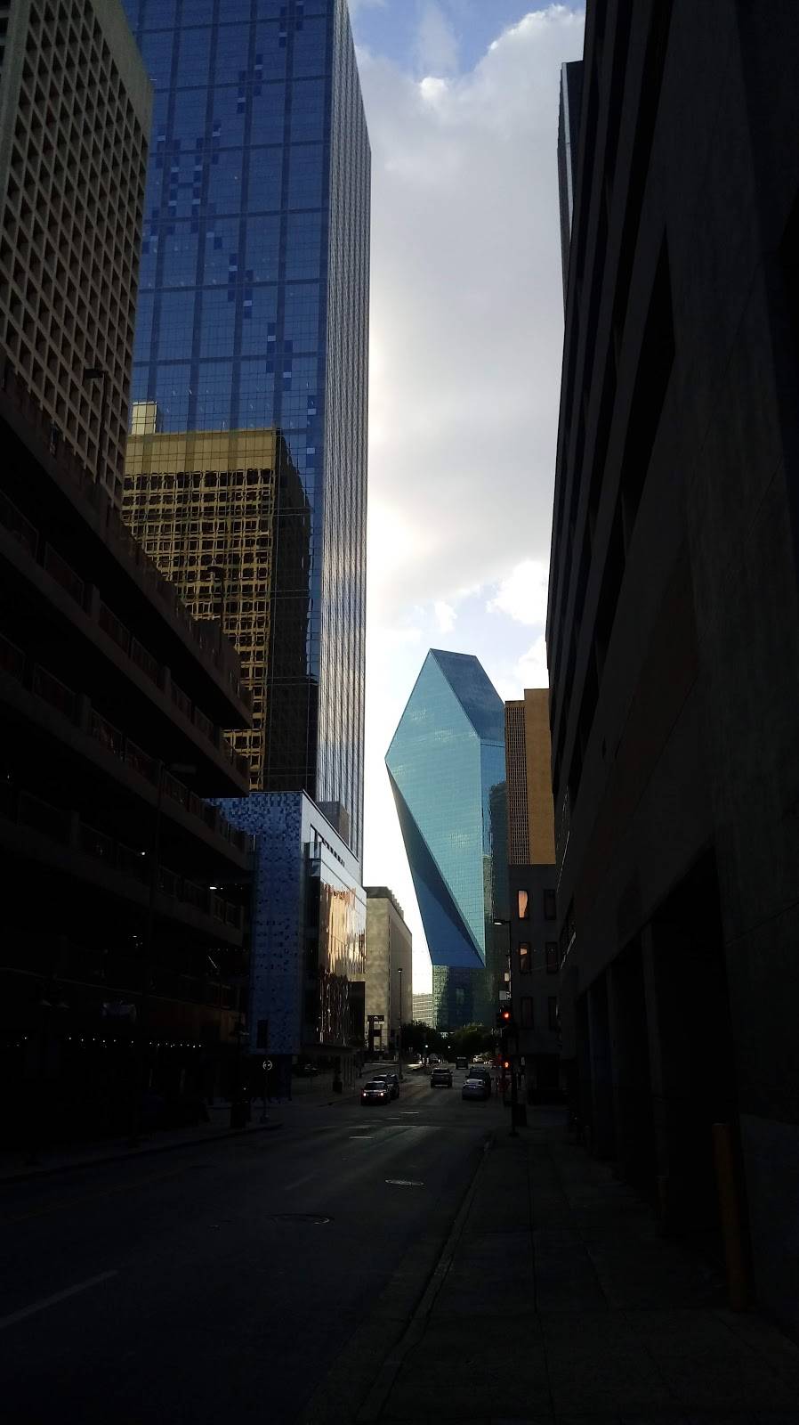 Subway | restaurant | 428 E Jefferson Blvd, Dallas, TX 75203, USA | 2149428222 OR +1 214-942-8222