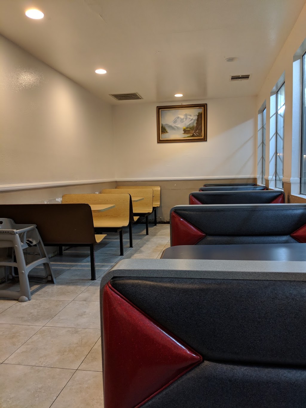 Alejandros Mexican Food | restaurant | 2952 Harding St, Carlsbad, CA 92008, USA | 7604343908 OR +1 760-434-3908