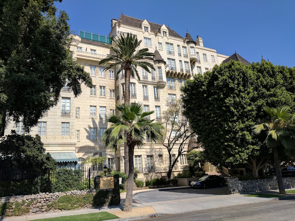 The Oaks Gourmet Market & Cafe | restaurant | 1915 N Bronson Ave, Los Angeles, CA 90068, USA | 3238718894 OR +1 323-871-8894