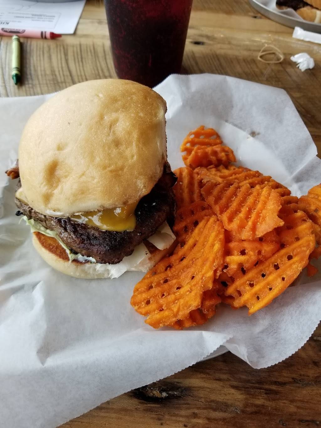 Mugshots Grill & Bar Oxford | restaurant | 1400 Merchants Dr, Oxford, MS 38655, USA | 6623805054 OR +1 662-380-5054