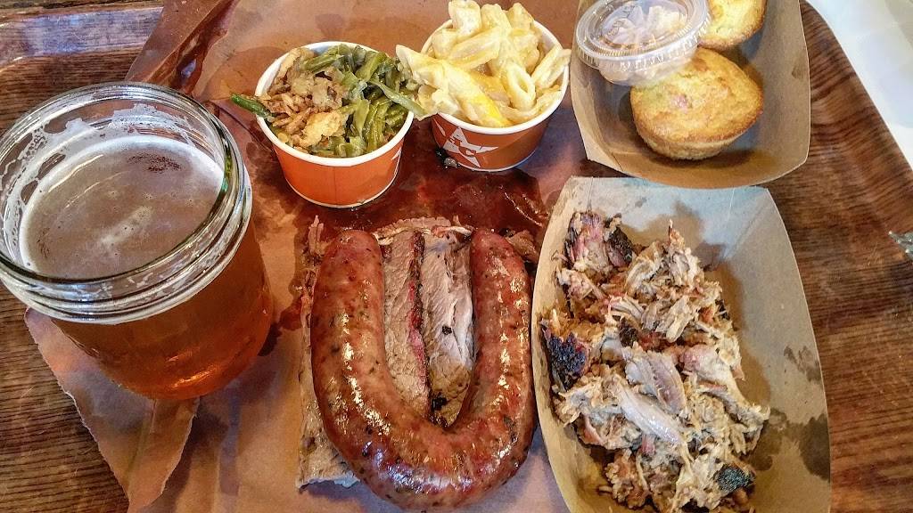 Hill Country Barbecue Market | restaurant | 410 7th St NW, Washington, DC 20004, USA | 2025562050 OR +1 202-556-2050