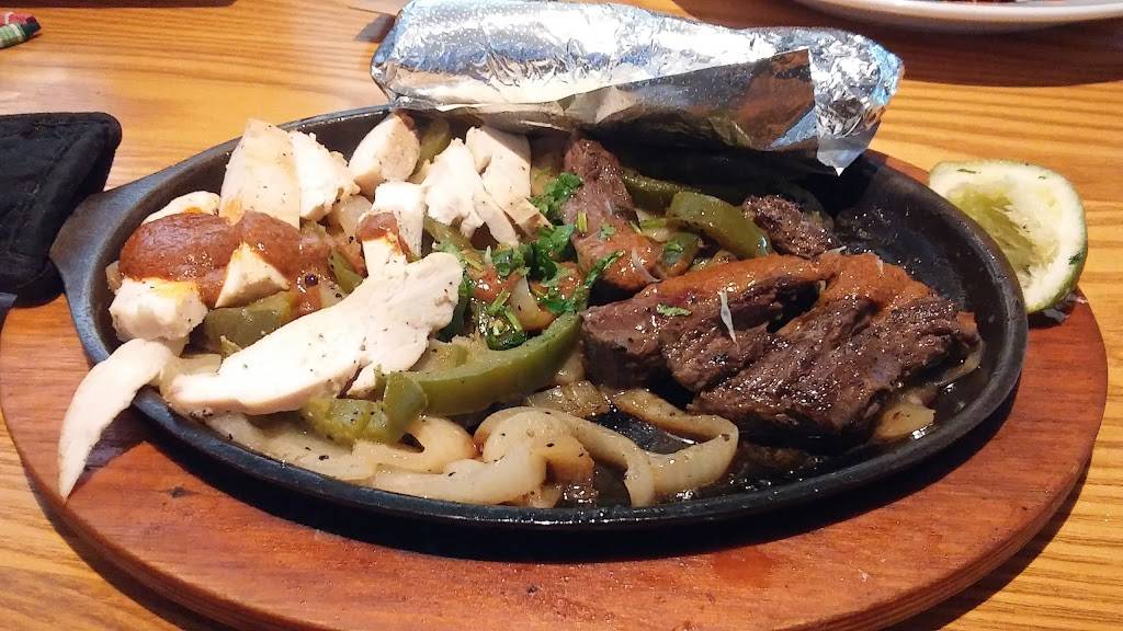 Chilis Grill & Bar | meal takeaway | 151 River Rd, Lisbon, CT 06351, USA | 8603765862 OR +1 860-376-5862