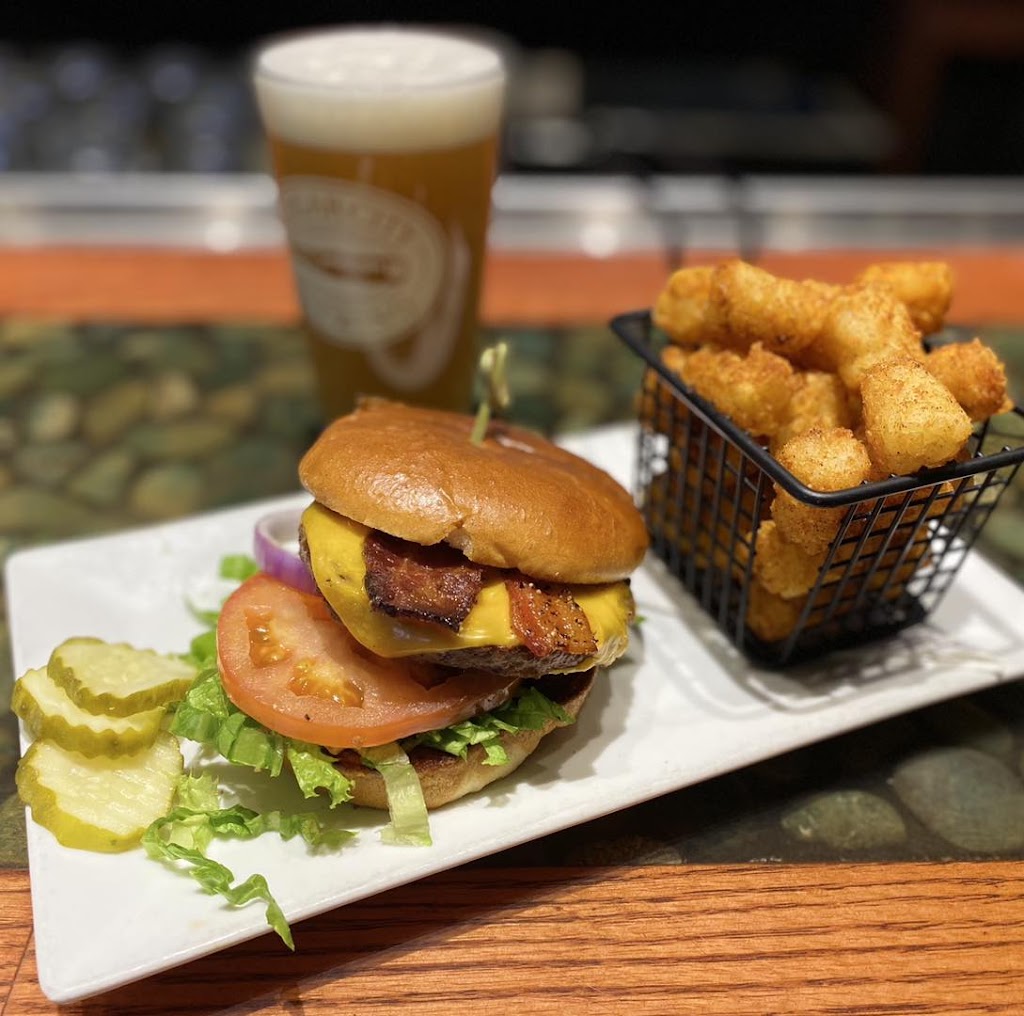 Cunninghams Pub and Grill Blackstone | restaurant | 3814 Farnam St, Omaha, NE 68131, USA | 5312835309 OR +1 531-283-5309