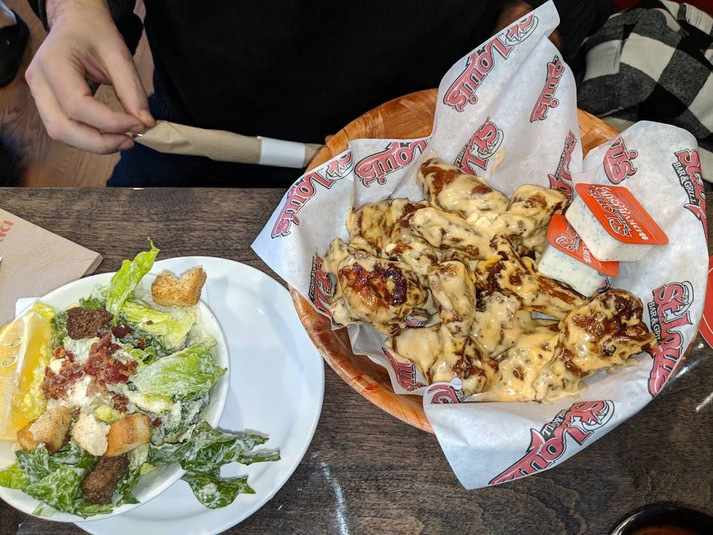 St. Louis Bar & Grill | restaurant | 5777 Main St, Whitchurch-Stouffville, ON L4A 4R2, Canada | 9056424224 OR +1 905-642-4224