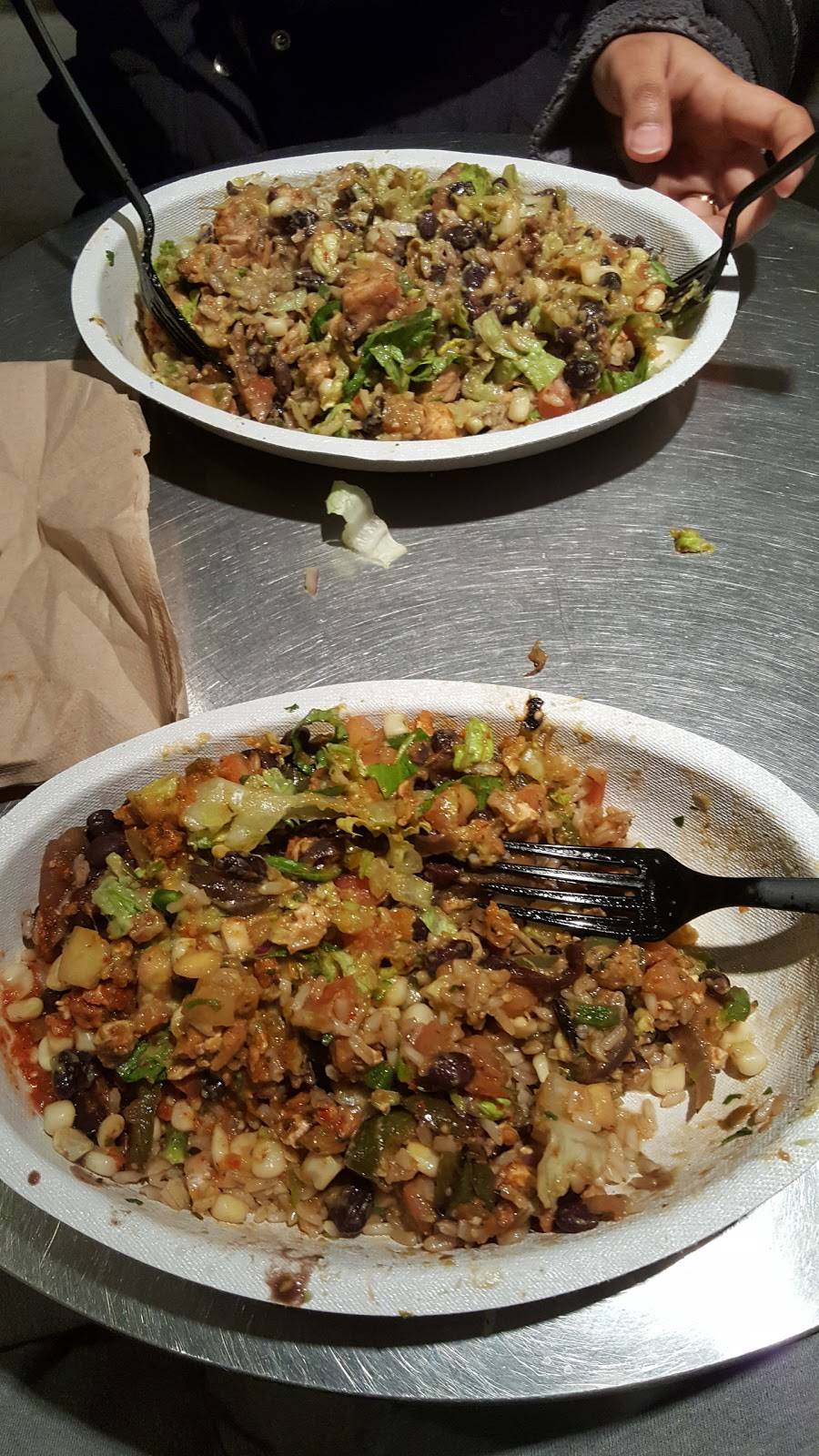 Chipotle Mexican Grill | restaurant | 274 Elm St, Somerville, MA 02144, USA | 6176231759 OR +1 617-623-1759
