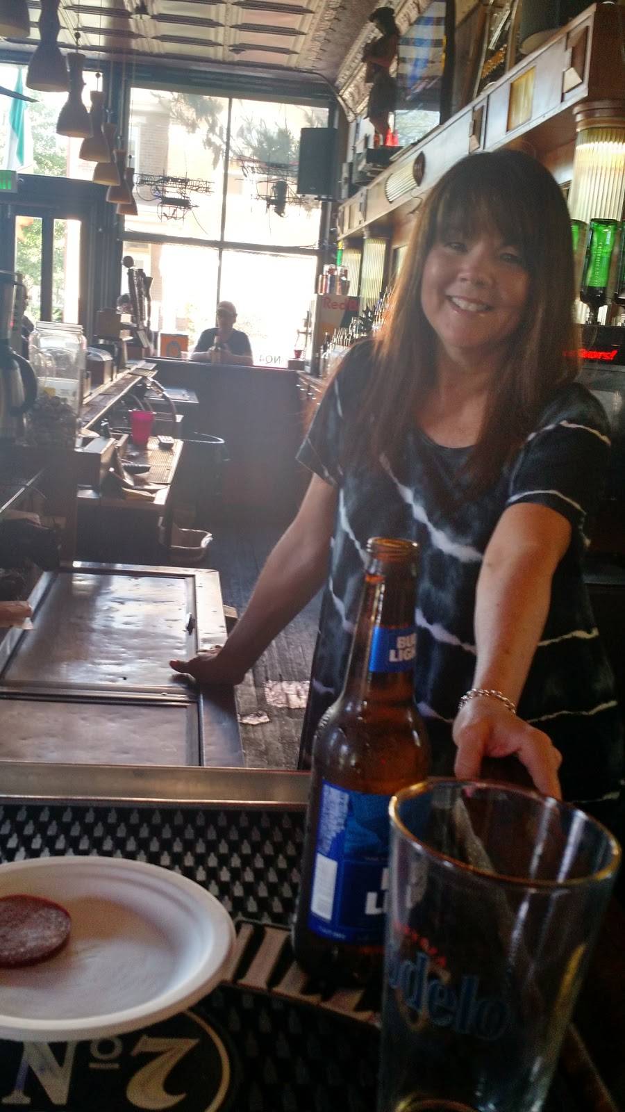 The B-List | restaurant | 343 Division St, Bellevue, KY 41073, USA | 8592617033 OR +1 859-261-7033