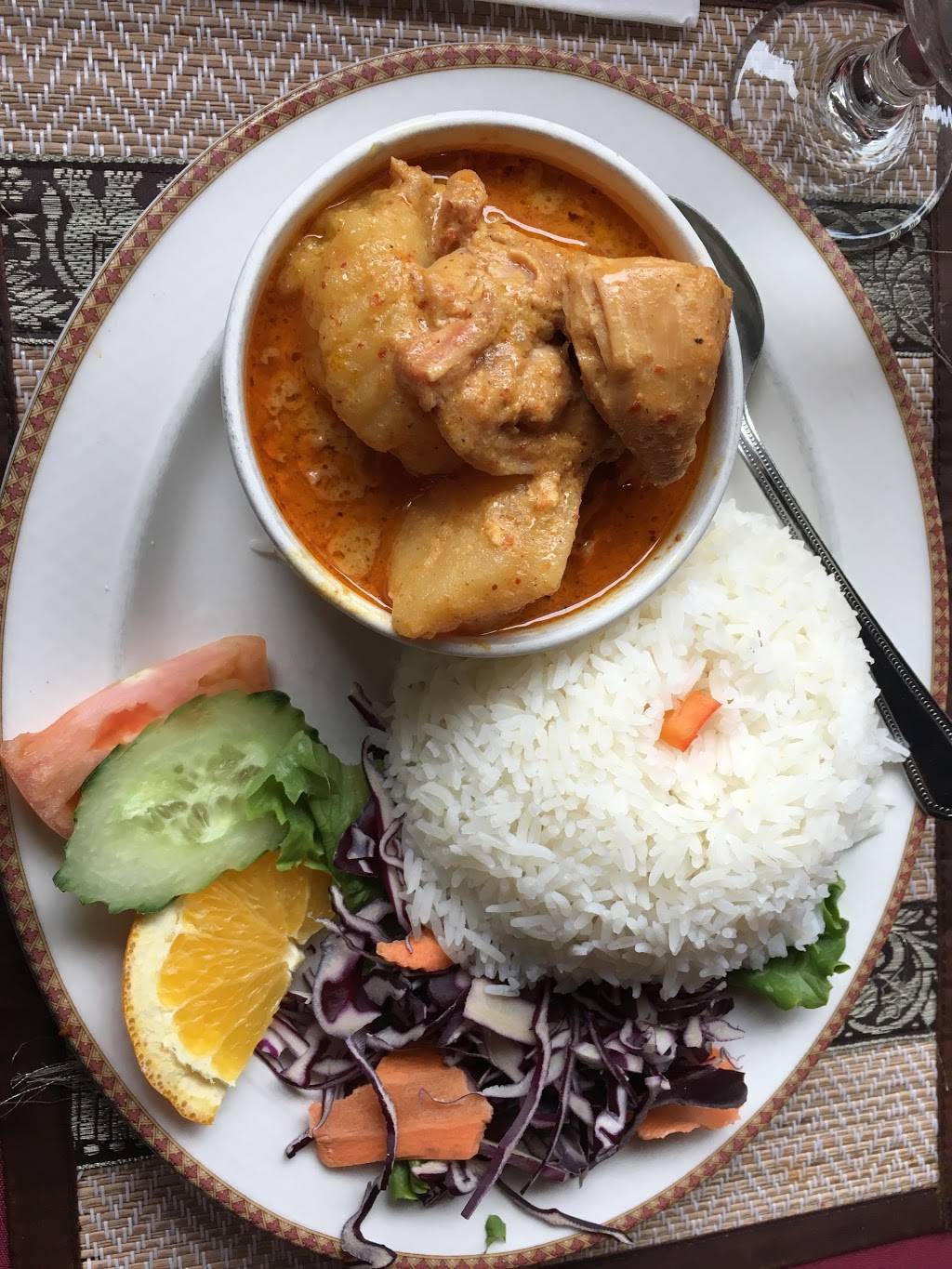 Sukhothai Restaurant | restaurant | 2134 Robertson Rd, Nepean, ON K2H 5Z1, Canada | 6138291010 OR +1 613-829-1010