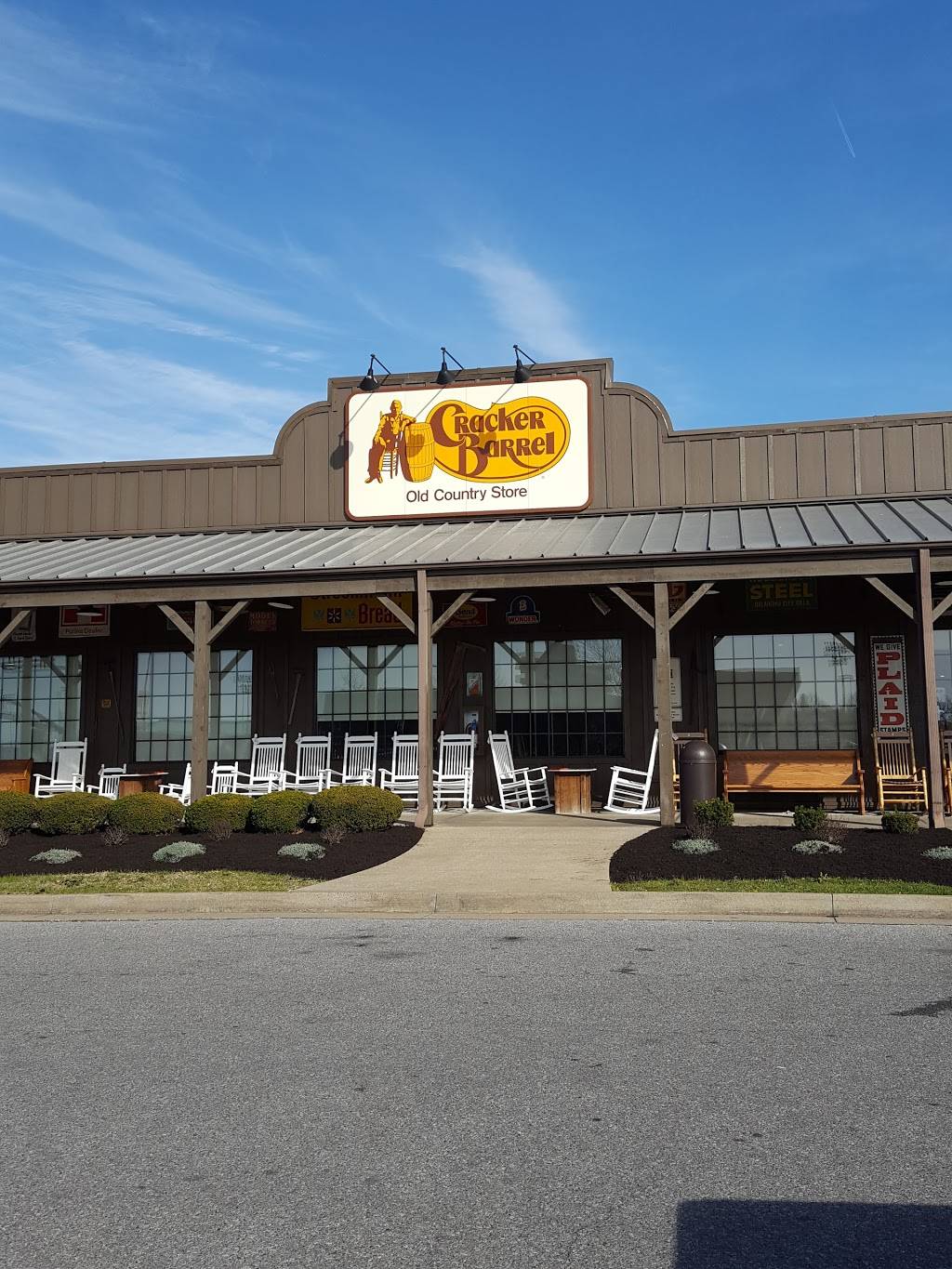 Cracker Barrel Old Country Store | restaurant | 650 N 12th St, Murray, KY 42071, USA | 2707620081 OR +1 270-762-0081