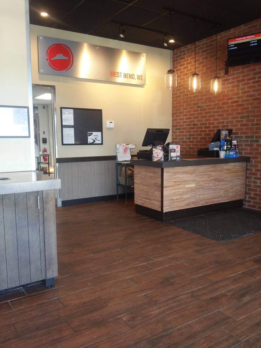 Pizza Hut | restaurant | 1460 S Main St, West Bend, WI 53095, USA | 2623380014 OR +1 262-338-0014